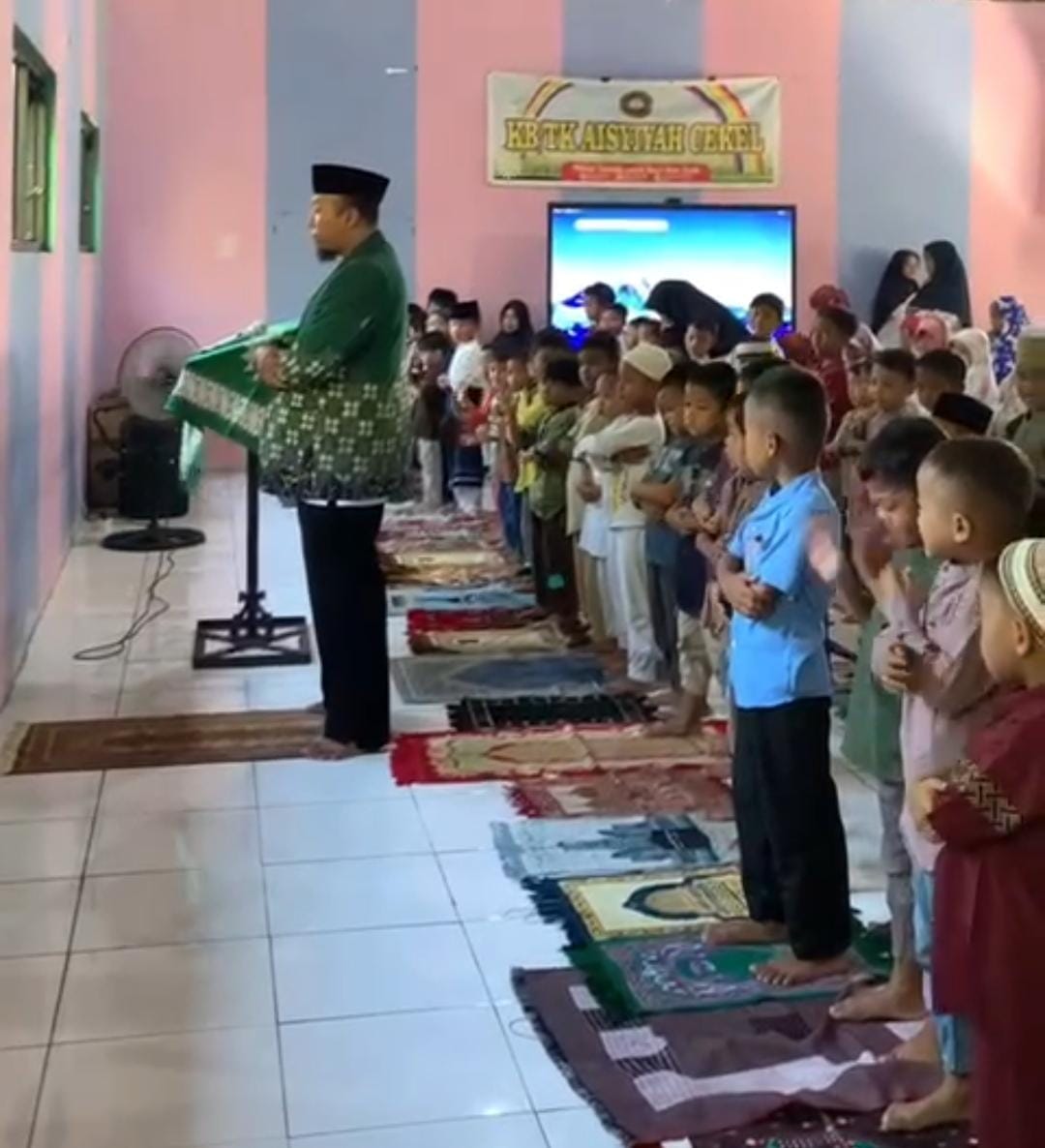 Belajar Makna Hari Raya Sejak Dini: KB/TK Aisyiyah Cekel  Gelar Simulasi Salat Idulfitri