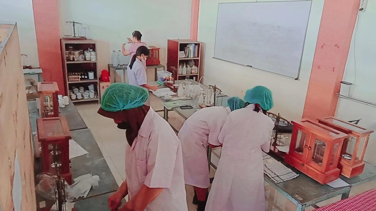 JURUSAN FARMASI KLINIS DAN KOMUNITAS