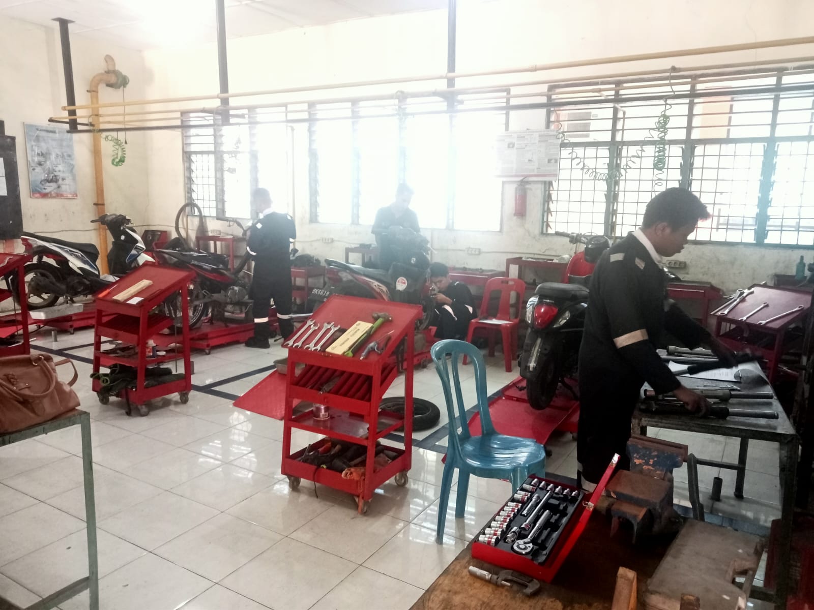 JURUSAN TEKNIK DAN BISNIS SEPEDA MOTOR
