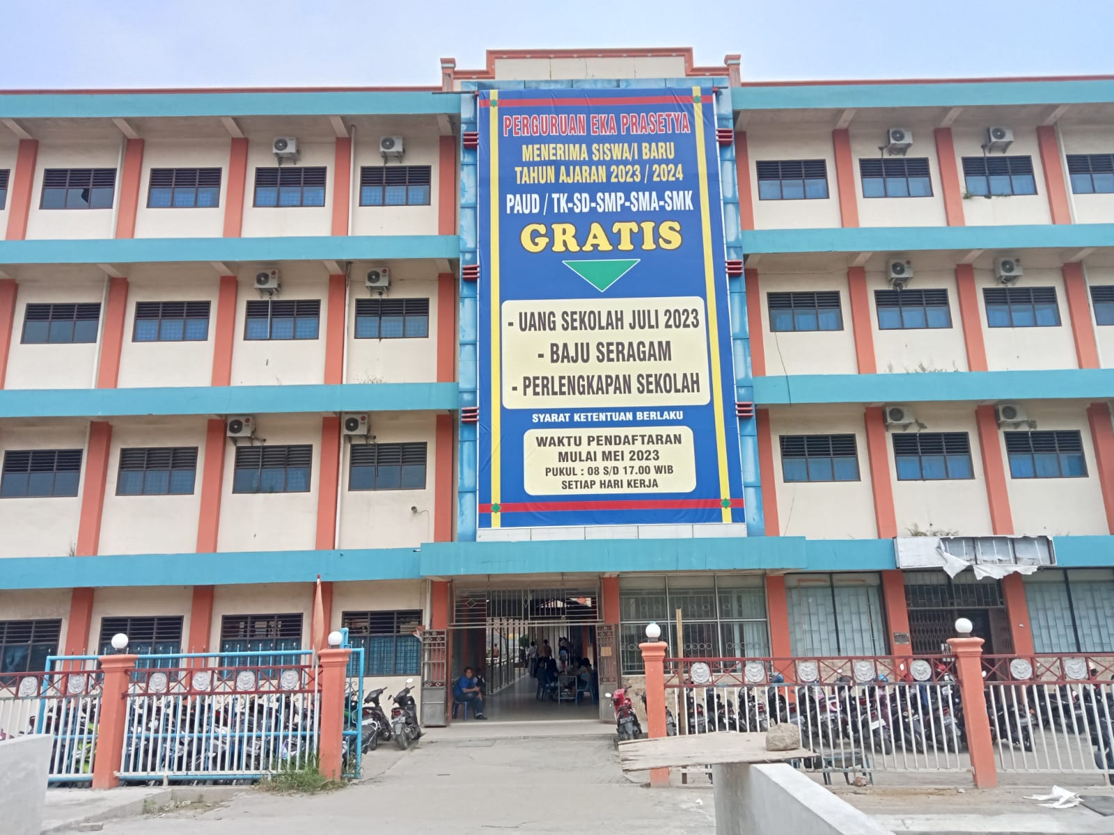 TAMPAK DEPAN SEKOLAH