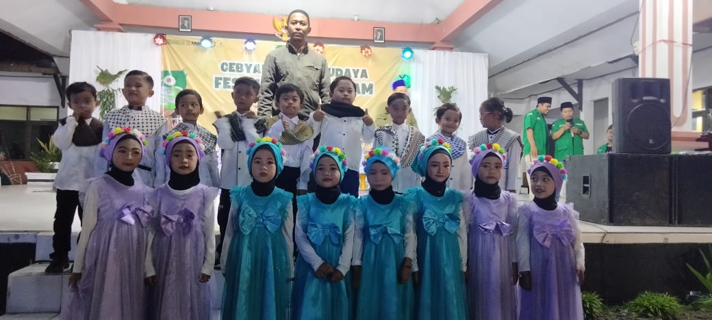 PEMENTASAN TK ANNAWAWI DI PENDOPO KECAMATAN TLOGOSARI